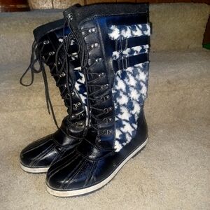 Worn once size 9.5 winter boots hounds tooth